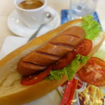 Bamboo Cafe & Fastfood - ソーセージのホットドック