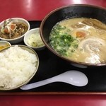 九州ラーメン博多っ子 - ラーメン定食