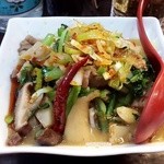 めだかタンタン - (2015.11.8再訪）揚げ出し豆腐の煮込み。ホルモンなどの肉と野菜と揚げ出し豆腐の煮込み