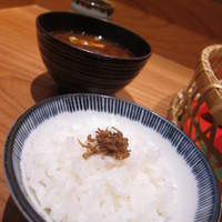 神楽坂 和食 千 - じゃこご飯と赤だし。
