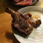 ラムチョップは厚さにかぶりつく！