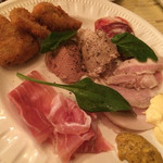 らんぷ亭 - らんぷ亭肉の盛り合わせ！