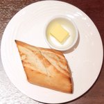 フレンチレストラン ホンダ - 本日のランチ 1000円 のパンとバター