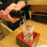 味処 大丸 - 若大将の注ぐ…