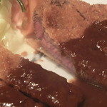 グリル末松 - 切り口はきれいなピンク色です