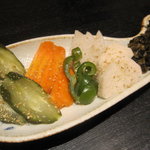 魚心 - 漬け物盛り合わせ 380円