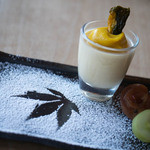 GIRINO - プリン、かぼちゃのペースト、かぼちゃの皮の素揚げ