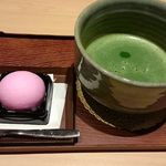 Kissakazumi - 上用饅頭（赤）と抹茶