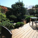 GIRINO - すぐ向こうの小田急片瀬江ノ島駅界隈の喧騒がウソのよう