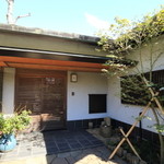 GIRINO - 料亭かと勘違いしそうなエントランス