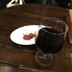 タミルズ オオテマチ - 赤ワインとチャーム