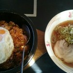 Yokarou - 2015年11月　石焼きキムチチャーハン(税込み770円)と半ラーメン(税込み570円)