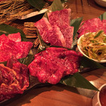 焼肉 孫三郎 新市街店 - 単品で追加注文したお肉たち。特上のお肉のレベルはとても高いと思います