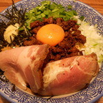 ラーメン燈郎 - 再リニューアル・台湾汁なし油そば（ミニ）　７３０円