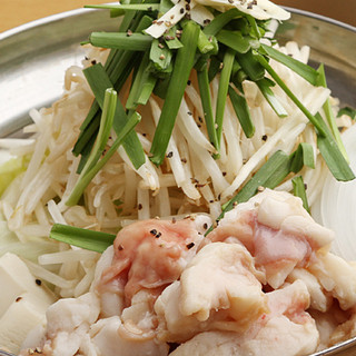 Be sure to try the delicious “Motsu-nabe (Offal hotpot)” until the end!