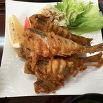 Shoufuku - 身はとても淡白でふんわりと揚がっています！これは美味しいですね！
                        下味も良い塩梅で付いているので、レモンを絞るだけで充分です