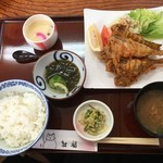 Shoufuku - ハタハタの唐揚げ定食　１３００円なり！小鉢のモズク、茶碗蒸し、ご飯、赤だし、香の物、そしてメインのハタハタの唐揚げ！