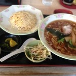 ラーメンハウス 春華 - ラーメン・チャーハンセット