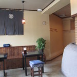 東京うどん 一将 - テーブル席4x2,2x1 カウンター4 落ちついた空間で絶品のうどんを！