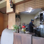 東京うどん 一将 - 厨房が丸見えです。