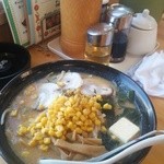 くるまやラーメン - デラックスラーメン生卵抜き、、くるまやの味噌ラーメンは独特の味で他所では絶対に真似出来ない味です、うーまーいーぞー!