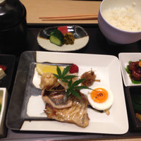 丸の内一丁目 しち十二候 - 