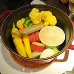 TRATTORIA BASIL - “蒸し野菜”のバーニャカウダー