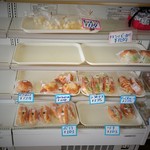 こがねパン - 店内右の奥の棚