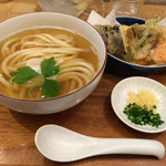 讃岐うどん　志成 - 