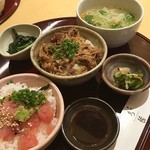 麻布久徳 六本木ヒルズ店 - 選べる3品ランチ☆1000円(ヒルズメンバー割引) ＼(^o^)／
                                手前から... マグロすき身丼、牛めし、地鶏塩スープうどん♡ さすが稲庭うどんが超ー美味しいです*\(^o^)/*