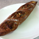 メゾン ムラタ - 白あんとくるみの全粒粉のパン ¥220