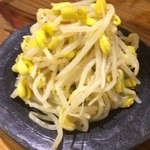 宮川橋もつ肉店 - 豆もやし