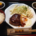 鮎味亭 - ハンバーグ定食　６５０円　平日お昼は５００円の場合も・・・