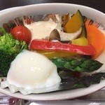 ソレラ - ホットサラダ　(半熟卵のせ)　390円