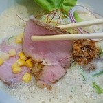 暁 製麺 - チャーシューアップ