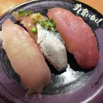 Sushi Kuine - 厳選三貫盛（写真左から、あら・さんま・めじまぐろ）