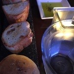 ビストロモーベ ギャルソン - 海藻入りのパン