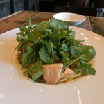 カフェゴーサンブランチ - 2015.11　Cランチの"秋鮭とルッコラのペペロンチーノ"