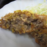 喜楽亭 - 喜楽亭　メンチ断面