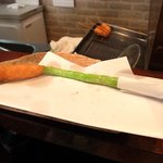 くし市 - アスパラですが、先端に豚バラが巻かれてます