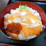 丼丸 京の魚河岸 - トロサーモン/いくら（500円+200円）