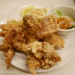 らんまん食堂 - 鶏の唐揚げ定食（ご飯、ポテサラ、キャベツ千切り、副菜）