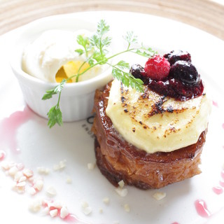 当店のフレンチトーストは柔らかくしっとり、外側は少しサックリ