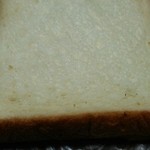 パン工場 - 料理写真:おまけのパン 結構厚切り