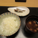 新宿割烹 中嶋 - 20151111　お食事　丸干しイワシ・御飯・なめこの赤だし