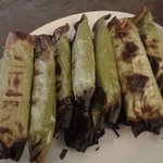 Pualam Makassar - 葉の中はかまぼこの様な感じで、結構美味しいですよ。