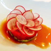 Jean-Georges Tokyo - 本マグロのタルタル 　アボカド、ラディッシュ ジンジャーマリナード
