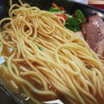 特製ラーメン 大中 - 低加水で丸断面の歯切れ良い中細ストレート