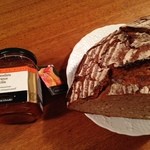 Pano – Brot & Kaffee - シチリアの有機オレンジジャムを塗って食べました。