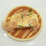 レザンファン ギャテ - ズワイ蟹をまぜ込んだ帆立貝のムース仕立ての温かなテリーヌ